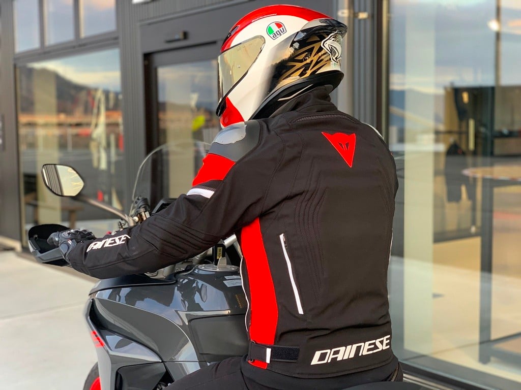 快適さと安全性を両立！RACING 3 D-DRY® JACKETの魅力を解説